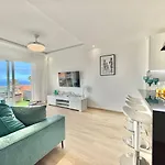 Paulmarie With Sunny Terrace Ocean View Appartamento